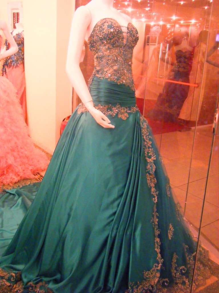 Model Pakaian Pesta