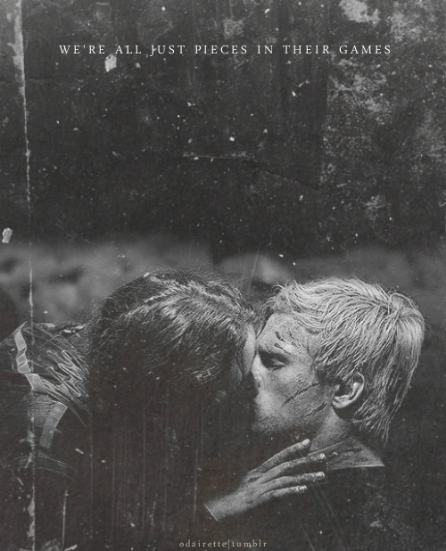 Peeta And Katniss Kissing