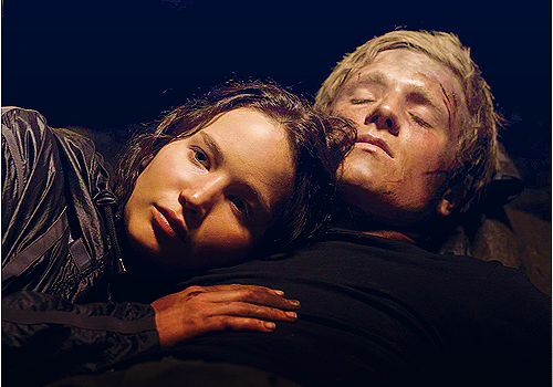 Peeta And Katniss Kissing Scene