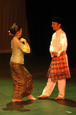 Pakaian Tarian Joget